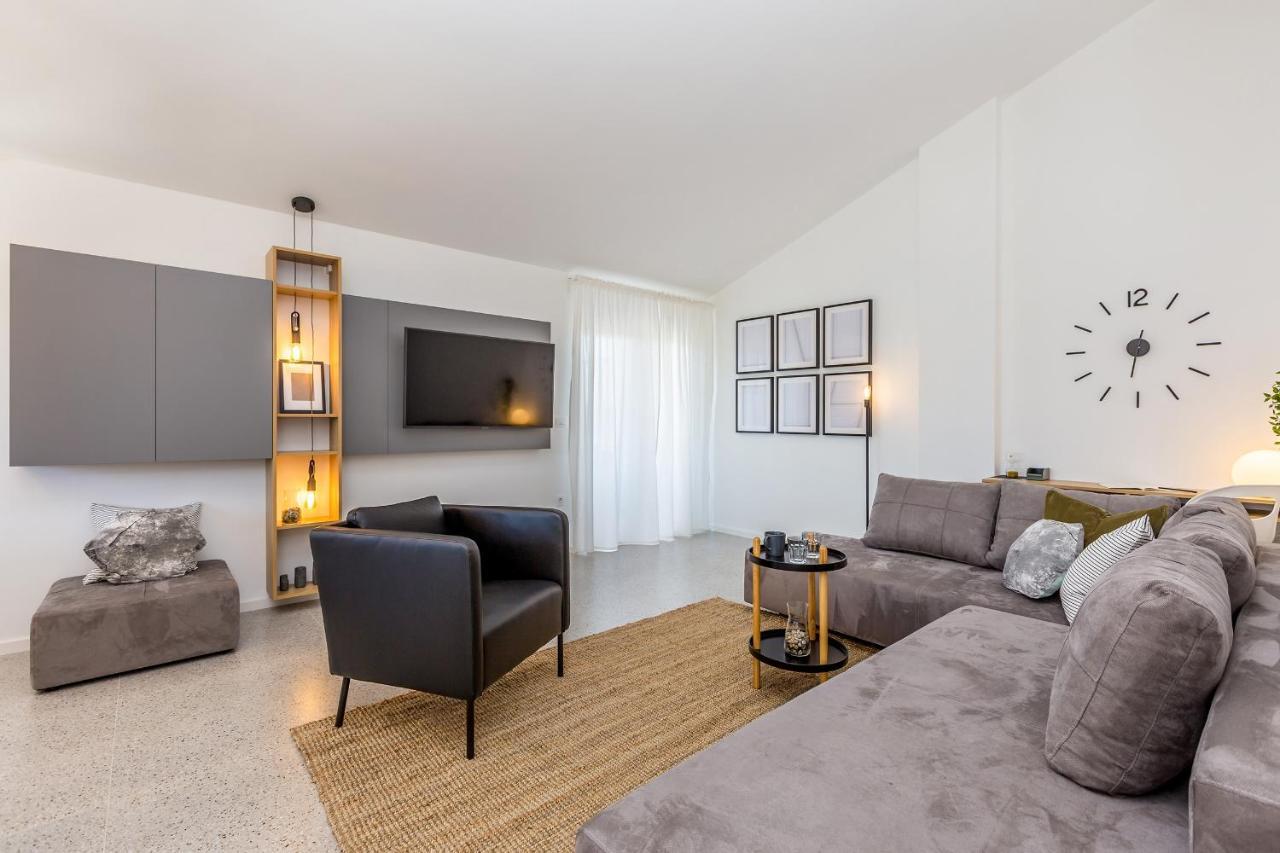 Apartment Laurus Salatić Esterno foto
