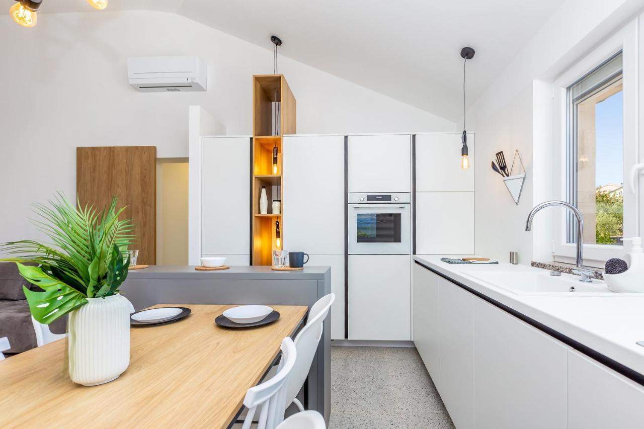 Apartment Laurus Salatić Esterno foto