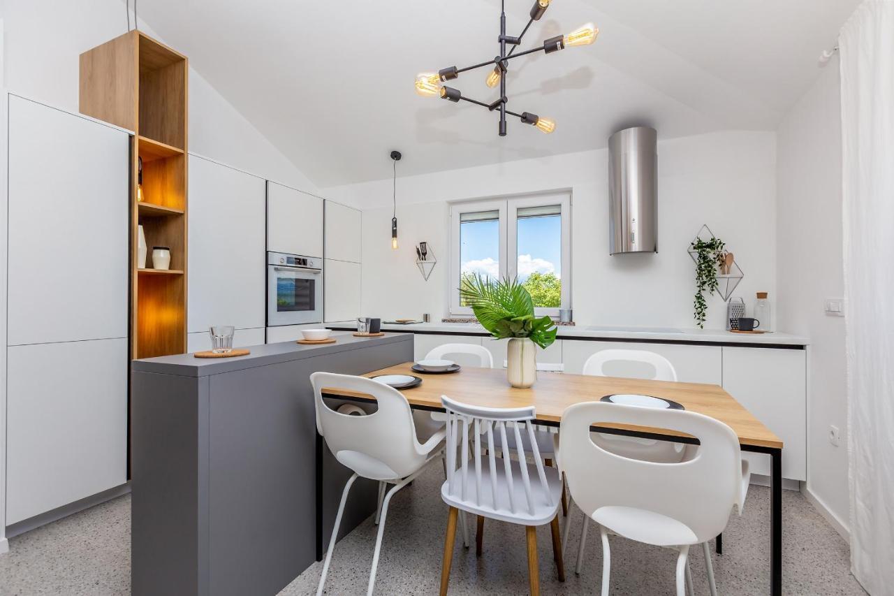 Apartment Laurus Salatić Esterno foto